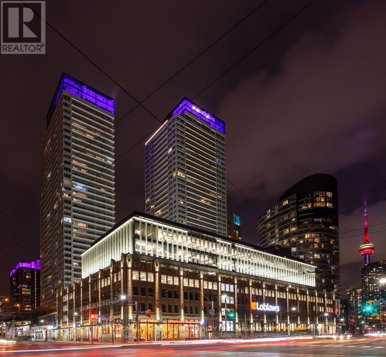 17-3717 Bathurst St in Toronto, ON - Building Photo