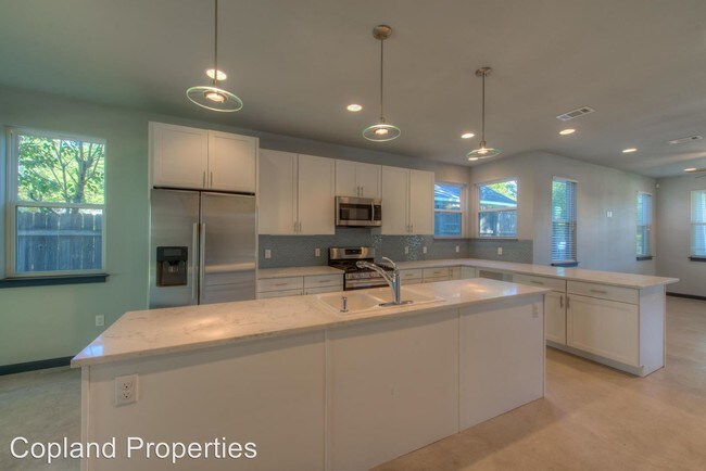 3704 Harmon Ave in Austin, TX - Building Photo - Building Photo