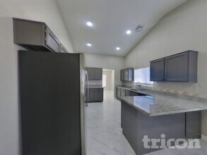 4947 E Greenway Cir in Mesa, AZ - Building Photo - Building Photo