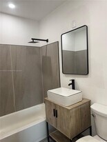 5666 Mayo St in Hollywood, FL - Building Photo