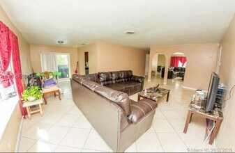 5333 NW 18th St in Lauderhill, FL - Building Photo - Building Photo