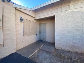 5215 Gray Ln in Las Vegas, NV - Building Photo