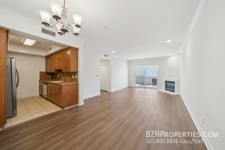 2334 S Bentley Ave in Los Angeles, CA - Building Photo