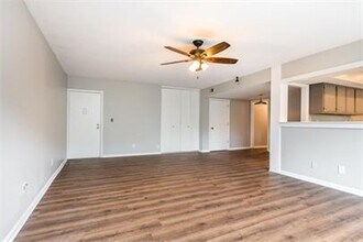 2505 Brownsboro Rd in Louisville, KY - Building Photo - Building Photo