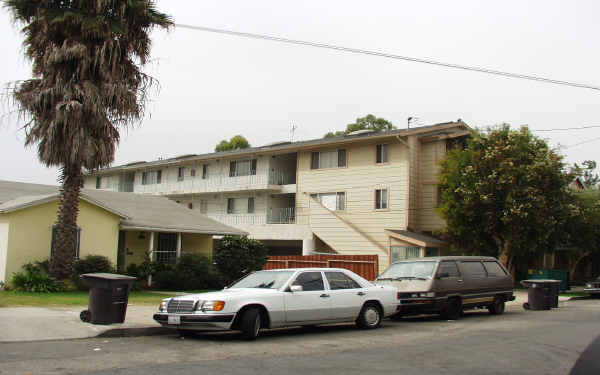 3022 E 15th St in Long Beach, CA - Building Photo - Building Photo