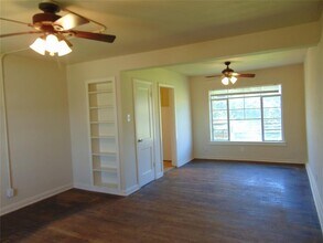 101 Darden Hill Rd in Driftwood, TX - Foto de edificio - Building Photo