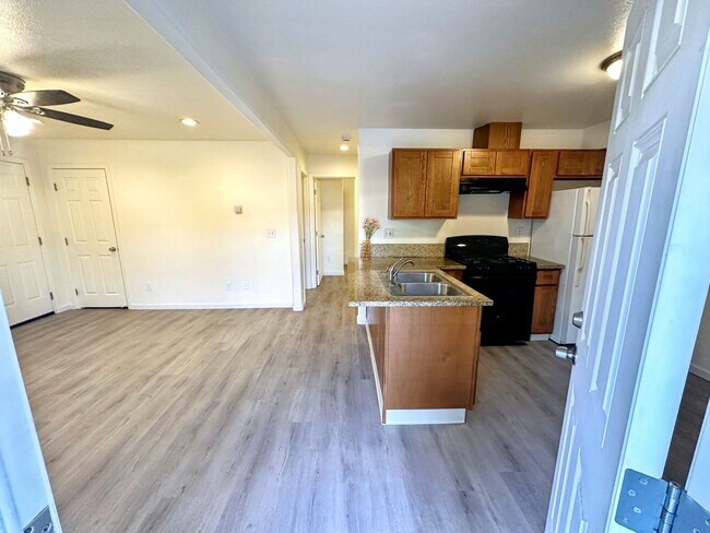 323 Kelly Ct in Sacramento, CA - Building Photo - Building Photo