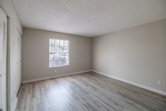 Briar Landings in Naples, FL - Building Photo - Interior Photo