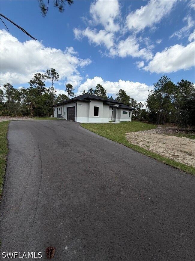 2863 52nd Ave NE in Naples, FL - Building Photo - Building Photo