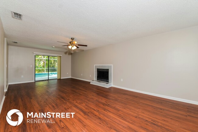 5751 Forester Lake Dr in Sarasota, FL - Foto de edificio - Building Photo