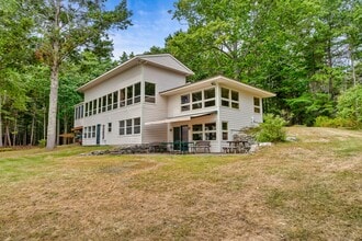 735 Mere Point Rd in Brunswick, ME - Building Photo - Building Photo