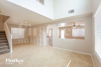 7616 Highland Pony St in Las Vegas, NV - Foto de edificio - Building Photo