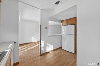 155 Cottonwood Rd in Newington, CT - Building Photo - Building Photo