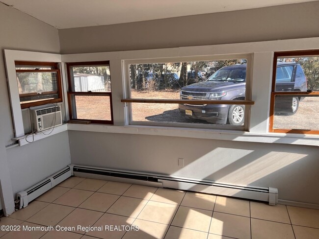 511 Holly Village Ln in Toms River, NJ - Building Photo - Building Photo