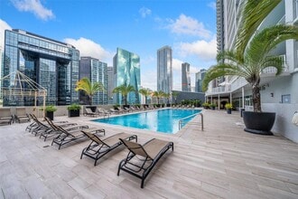 1250 S Miami Ave, Unit 1015 in Miami, FL - Building Photo - Building Photo