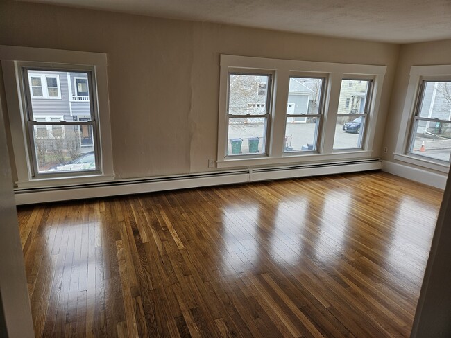 7 Arlington St, Unit 6 in Lowell, MA - Building Photo - Building Photo