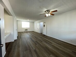 7351 Variel Ave in Canoga Park, CA - Building Photo - Building Photo