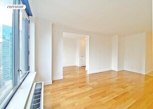 150 E 57th St in New York, NY - Building Photo - Building Photo