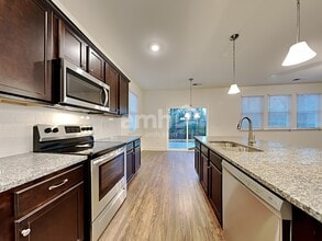 1380 Ashlyn Ct in Lawrenceville, GA - Foto de edificio - Building Photo