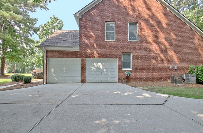 185 Newfield Dr in Tyrone, GA - Building Photo - Building Photo