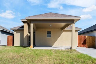1020 Tesoro Pass in Del Rio, TX - Building Photo - Building Photo