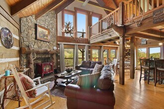 1347 Oliver Hill Rd in Banner Elk, NC - Building Photo - Building Photo