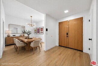 12030 Valleyheart Dr, Unit 101 in Los Angeles, CA - Foto de edificio - Building Photo