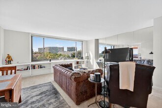 1011 Arlington Blvd in Arlington, VA - Building Photo - Building Photo