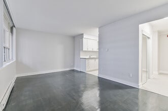 60 Gloucester St in Toronto, ON - Building Photo - Building Photo