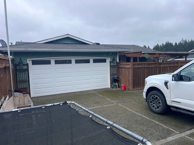 1561 Watkins Dr in Camano, WA - Building Photo - Building Photo