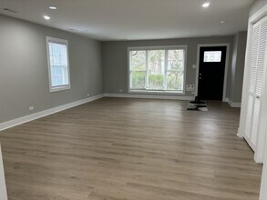 318 Shabbona Dr in Park Forest, IL - Building Photo - Building Photo