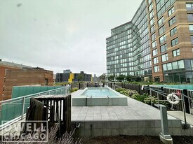 320 N Morgan St, Unit 2 in Chicago, IL - Building Photo