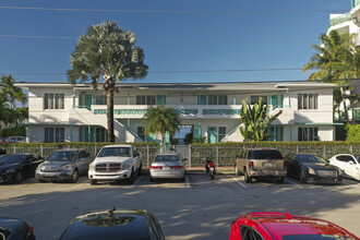 1990 Bay Dr in Miami Beach, FL - Foto de edificio - Building Photo