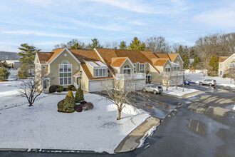 Oak Brook Estates in North Haven, CT - Building Photo - Building Photo