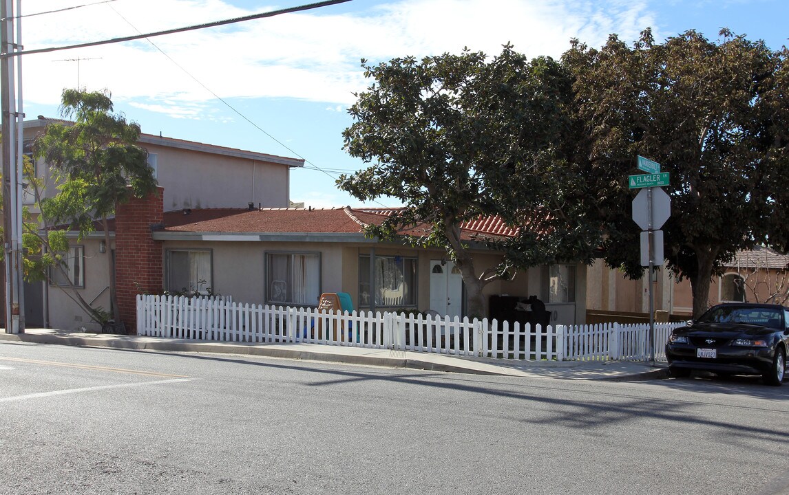 1810 Vanderbilt Ln in Redondo Beach, CA - Building Photo