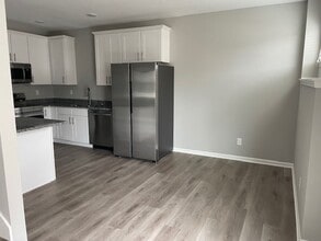 811 Pampas St in Pleasant Hill, MO - Building Photo - Building Photo
