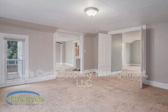 1004 Chatham St NW in Grand Rapids, MI - Building Photo - Building Photo