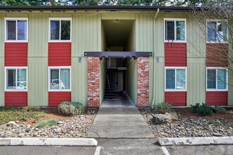 Beverly Grove Apartments in Portland, OR - Foto de edificio - Building Photo