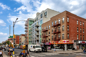 Lexington Hill Condominiums in New York, NY - Foto de edificio - Building Photo