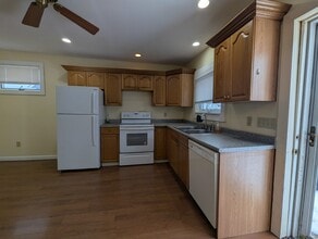 26 Granite St in Biddeford, ME - Foto de edificio - Building Photo