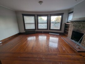 124 Hubinger St, Unit 2 in New Haven, CT - Building Photo - Building Photo