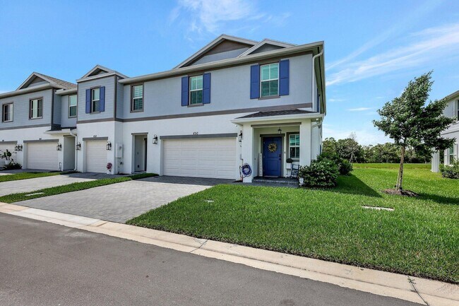 650 Waters Edge Ln in Port St. Lucie, FL - Building Photo - Building Photo