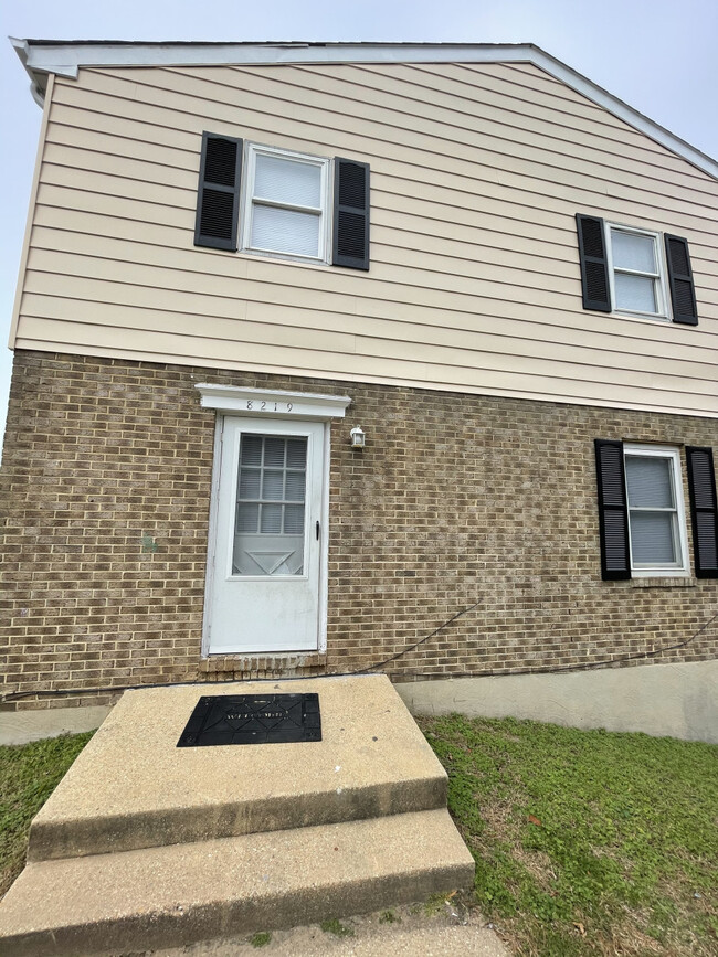 8219 Averill Ct in Severn, MD - Foto de edificio - Building Photo