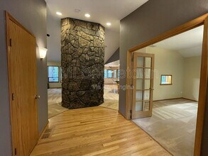 11011 S Southridge Dr in Portland, OR - Building Photo - Building Photo