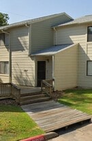 4507 Carter Creek Pkwy in Bryan, TX - Building Photo