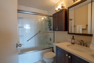 2728 N Hampden Ct in Chicago, IL - Building Photo - Building Photo