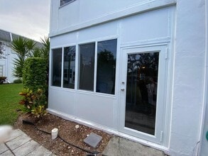 3360 Lake Osborne Dr in Lake Worth Beach, FL - Building Photo - Building Photo
