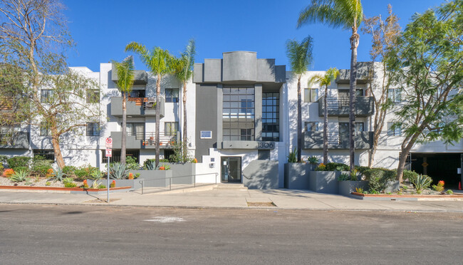 1806 N Berendo St in Los Angeles, CA - Foto de edificio - Building Photo