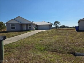 5010 Dolphin Ct in La Belle, FL - Building Photo - Building Photo