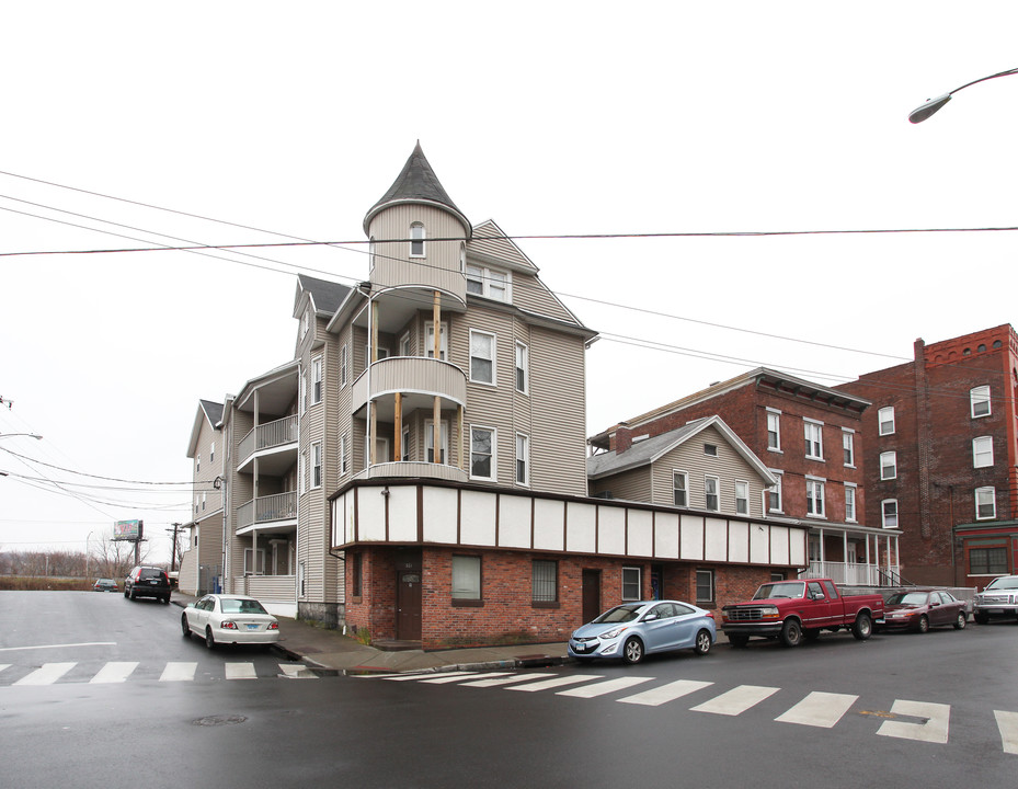 951-953 Bank St in Waterbury, CT - Building Photo